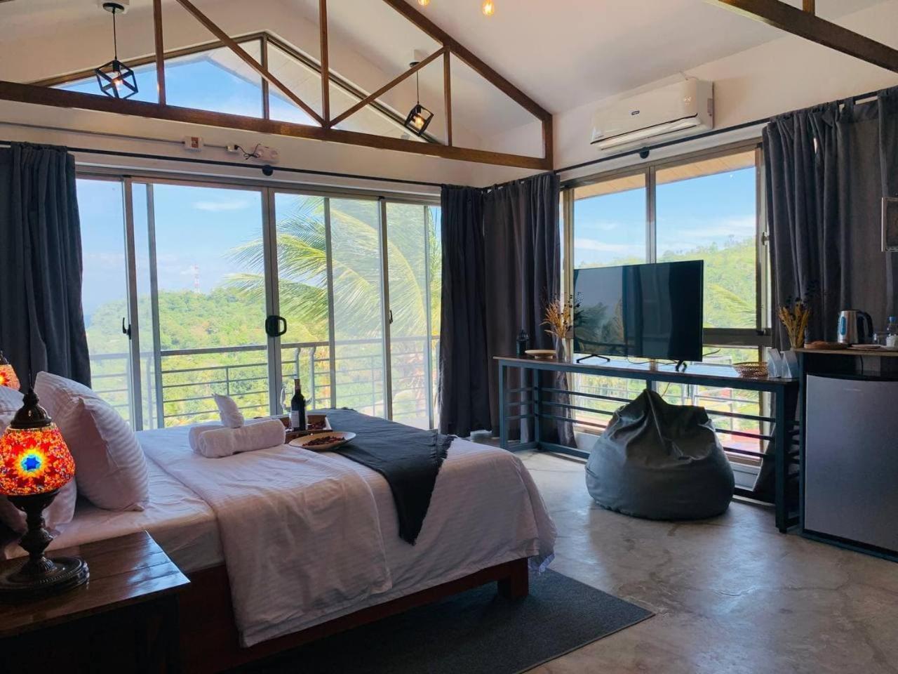 Av Suites Puerto Galera Eksteriør bilde