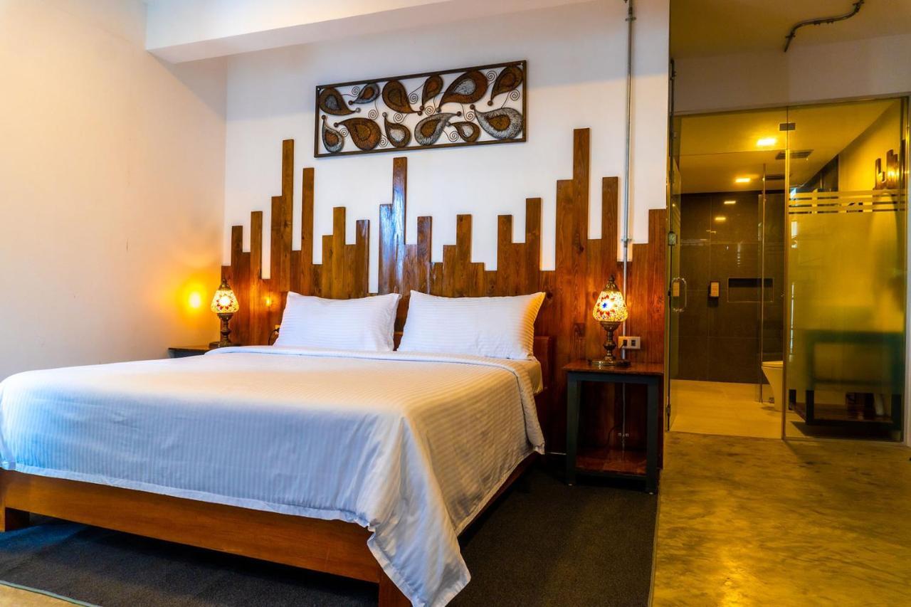 Av Suites Puerto Galera Eksteriør bilde