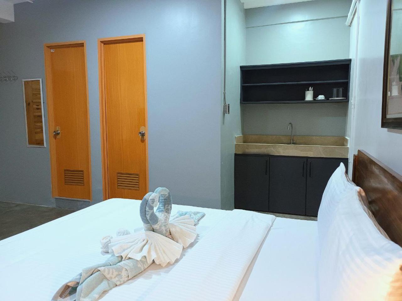Av Suites Puerto Galera Eksteriør bilde