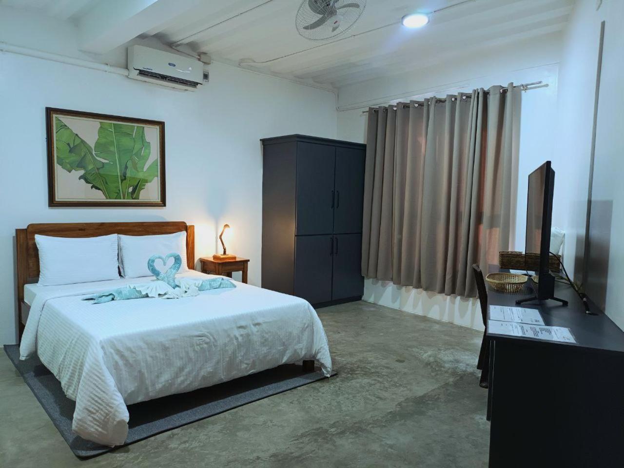 Av Suites Puerto Galera Eksteriør bilde