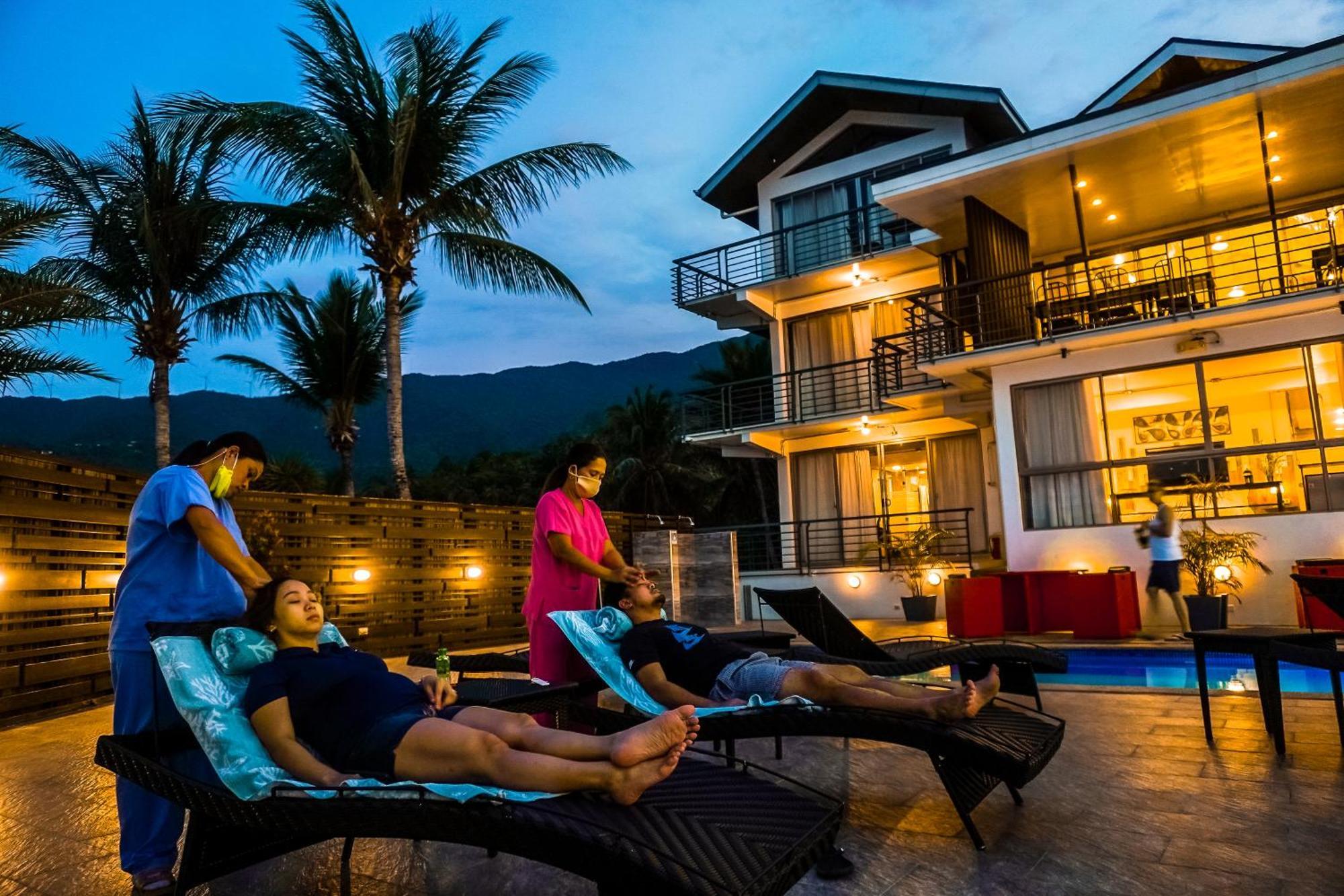 Av Suites Puerto Galera Eksteriør bilde
