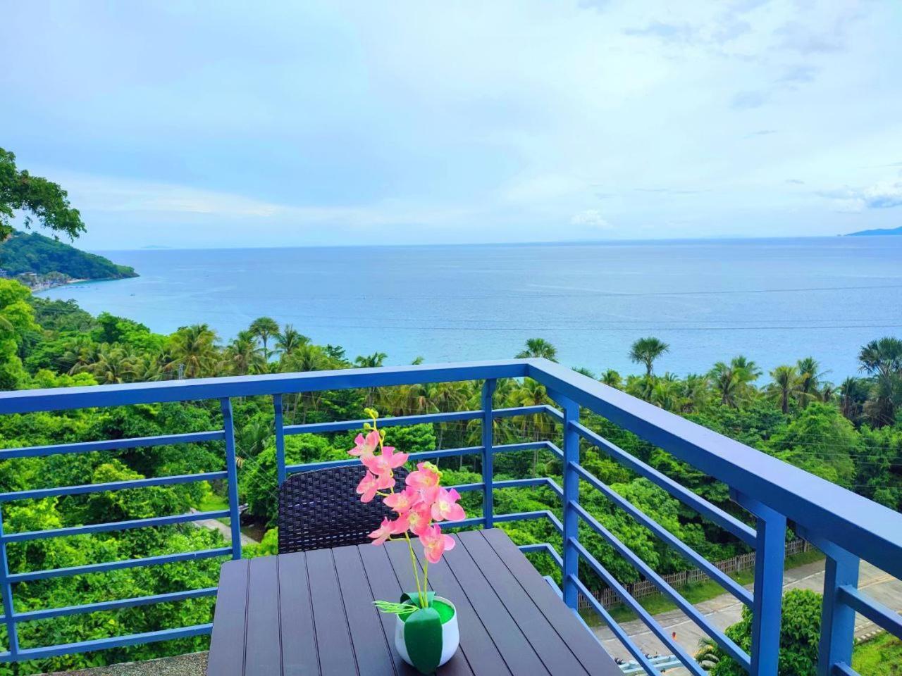 Av Suites Puerto Galera Eksteriør bilde