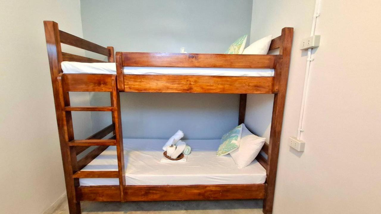 Av Suites Puerto Galera Eksteriør bilde