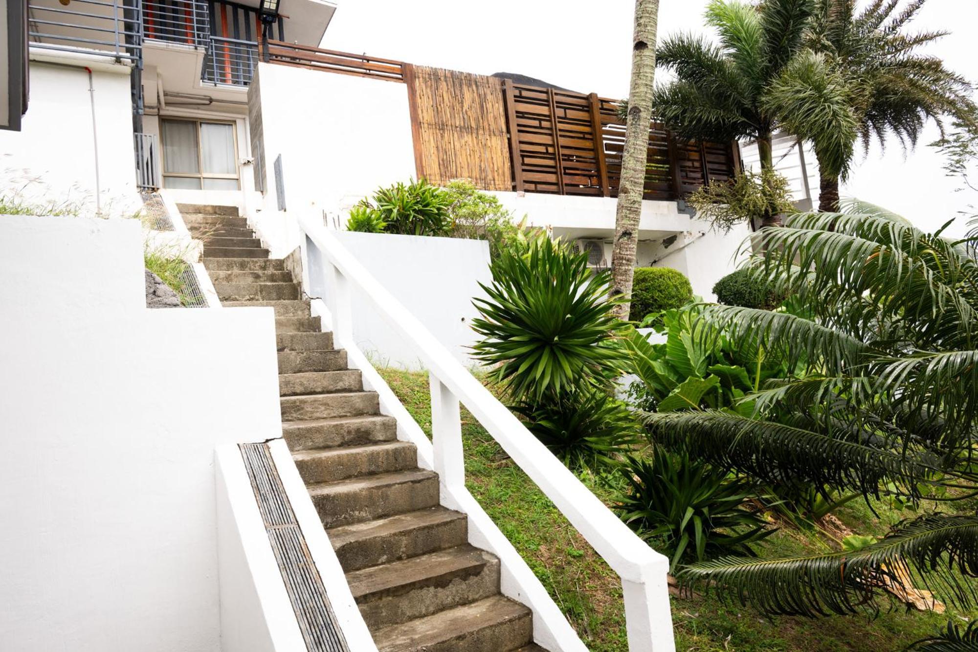 Av Suites Puerto Galera Eksteriør bilde