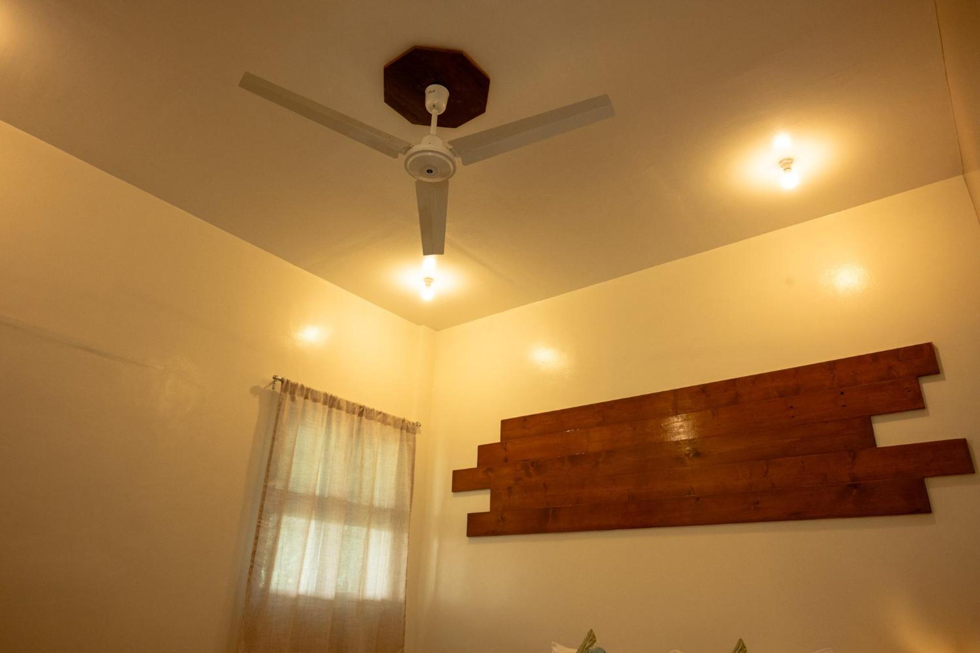 Av Suites Puerto Galera Eksteriør bilde
