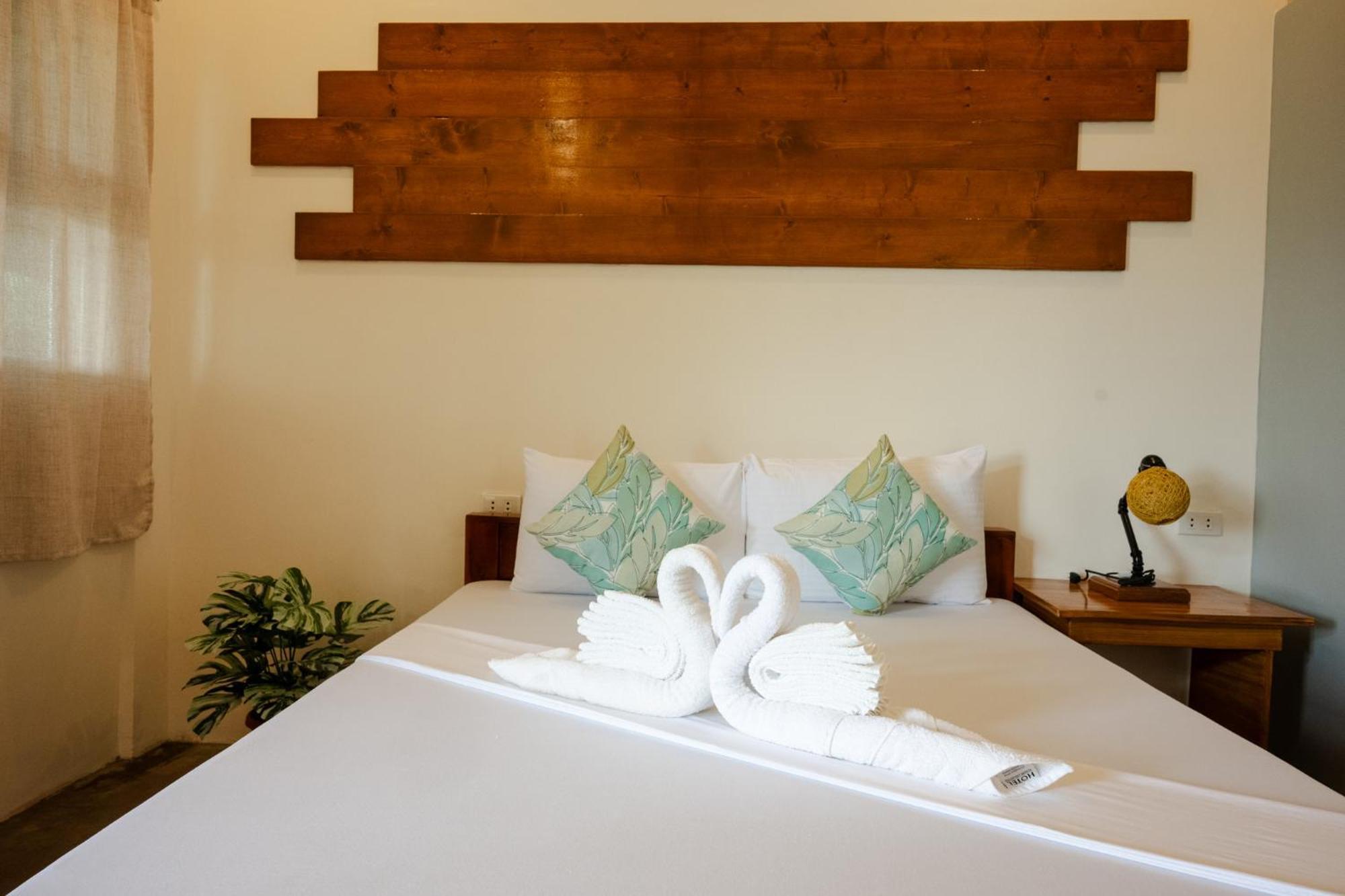 Av Suites Puerto Galera Eksteriør bilde
