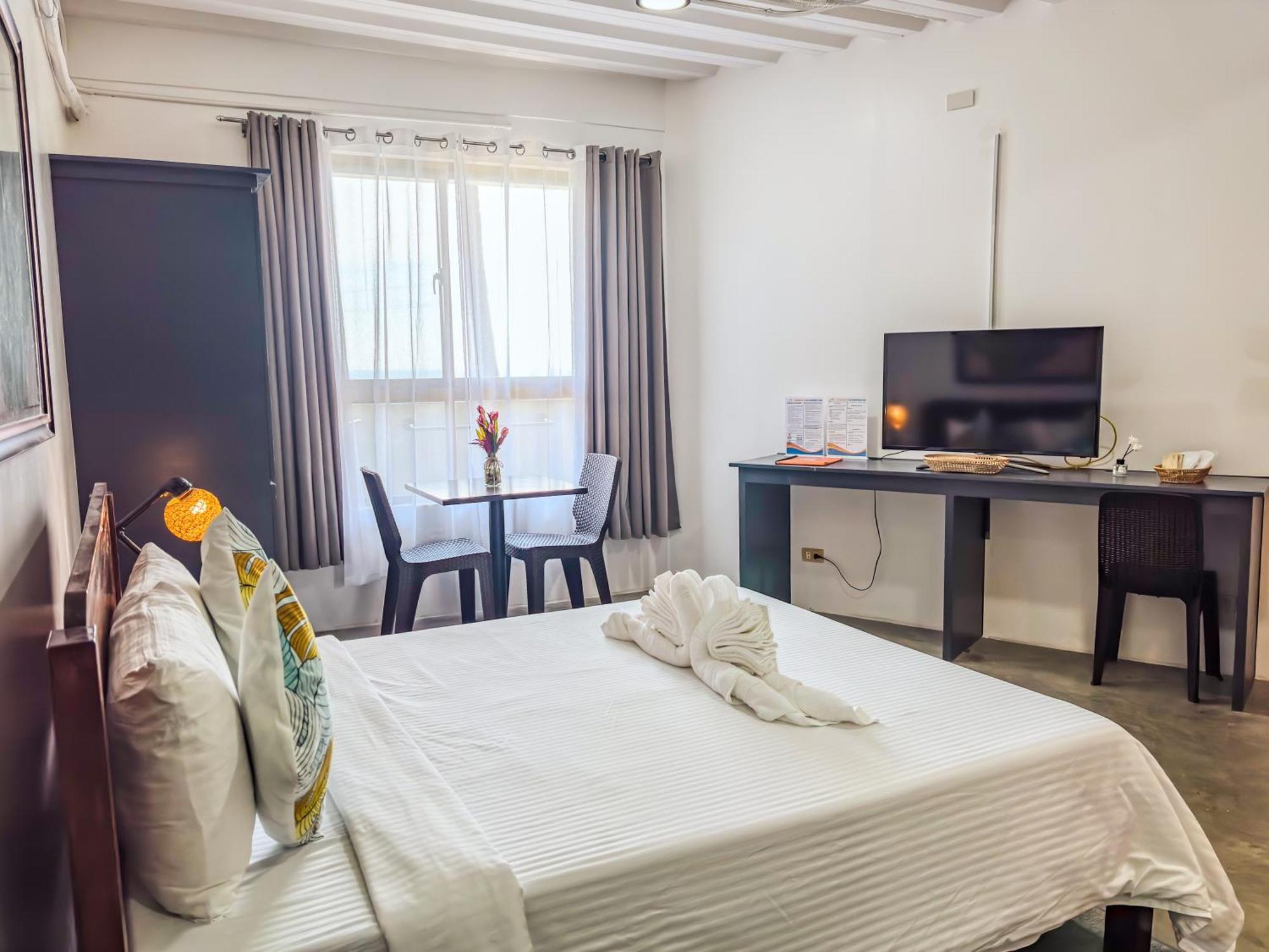 Av Suites Puerto Galera Eksteriør bilde