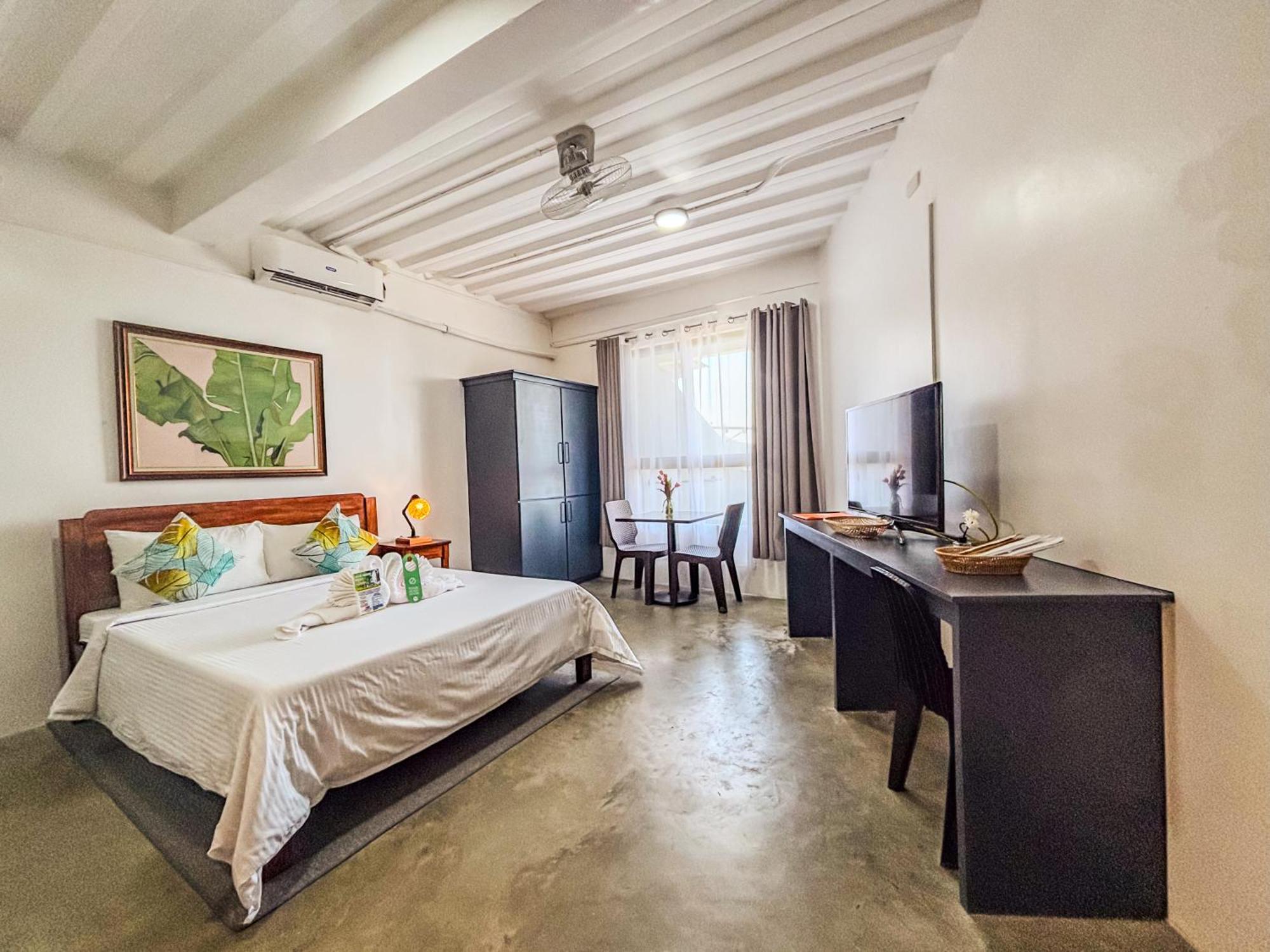 Av Suites Puerto Galera Eksteriør bilde