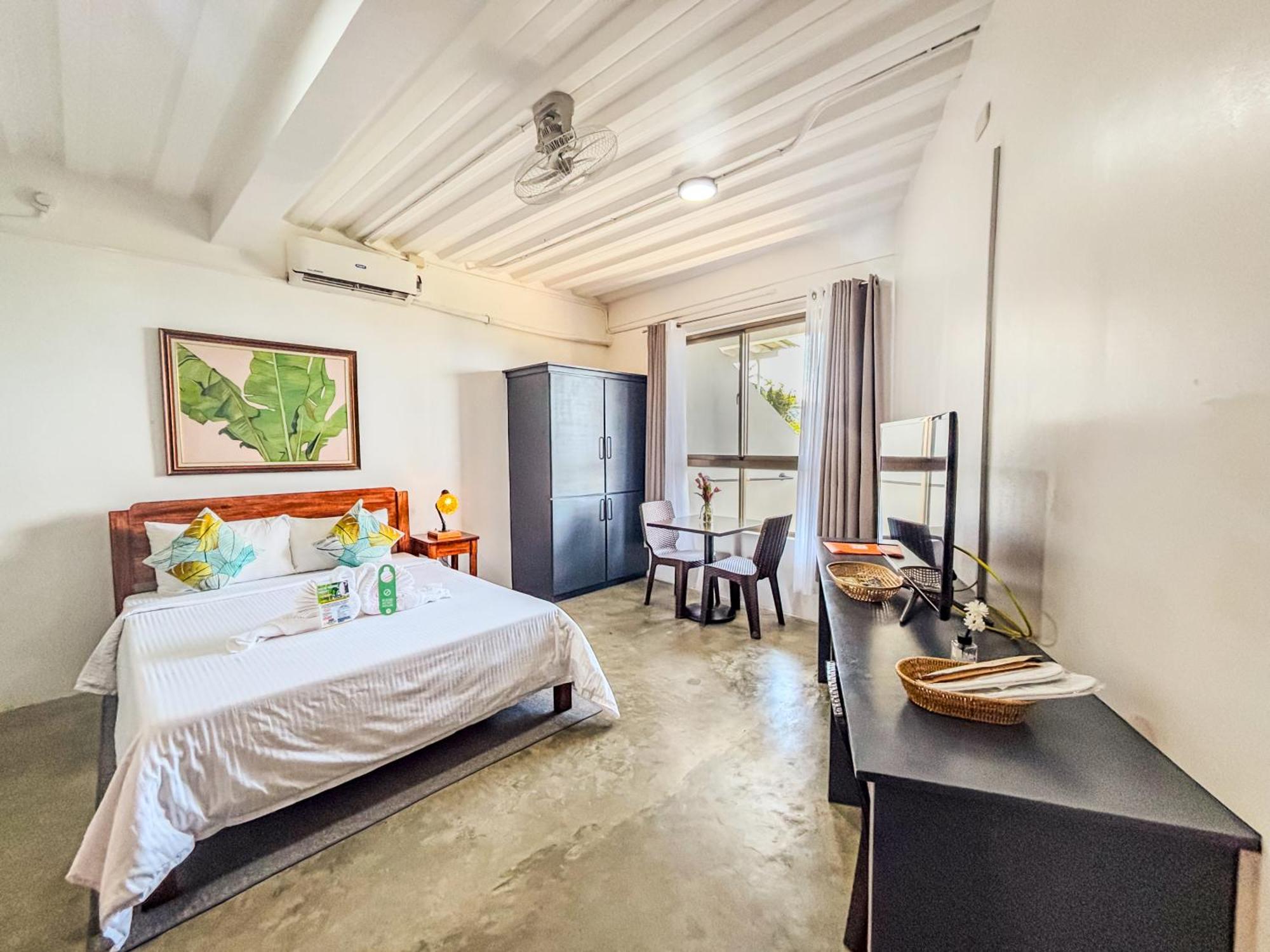 Av Suites Puerto Galera Eksteriør bilde