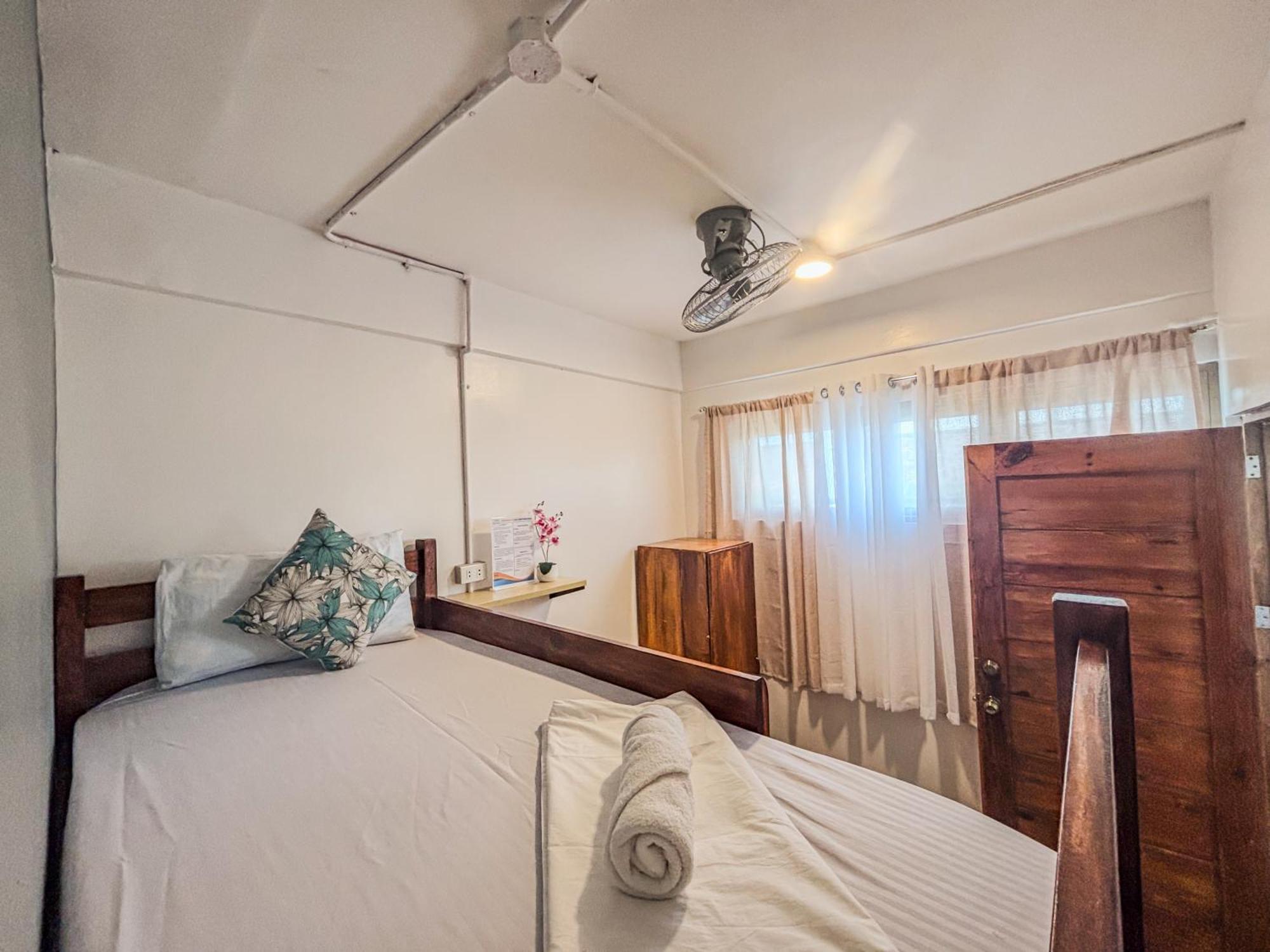 Av Suites Puerto Galera Eksteriør bilde