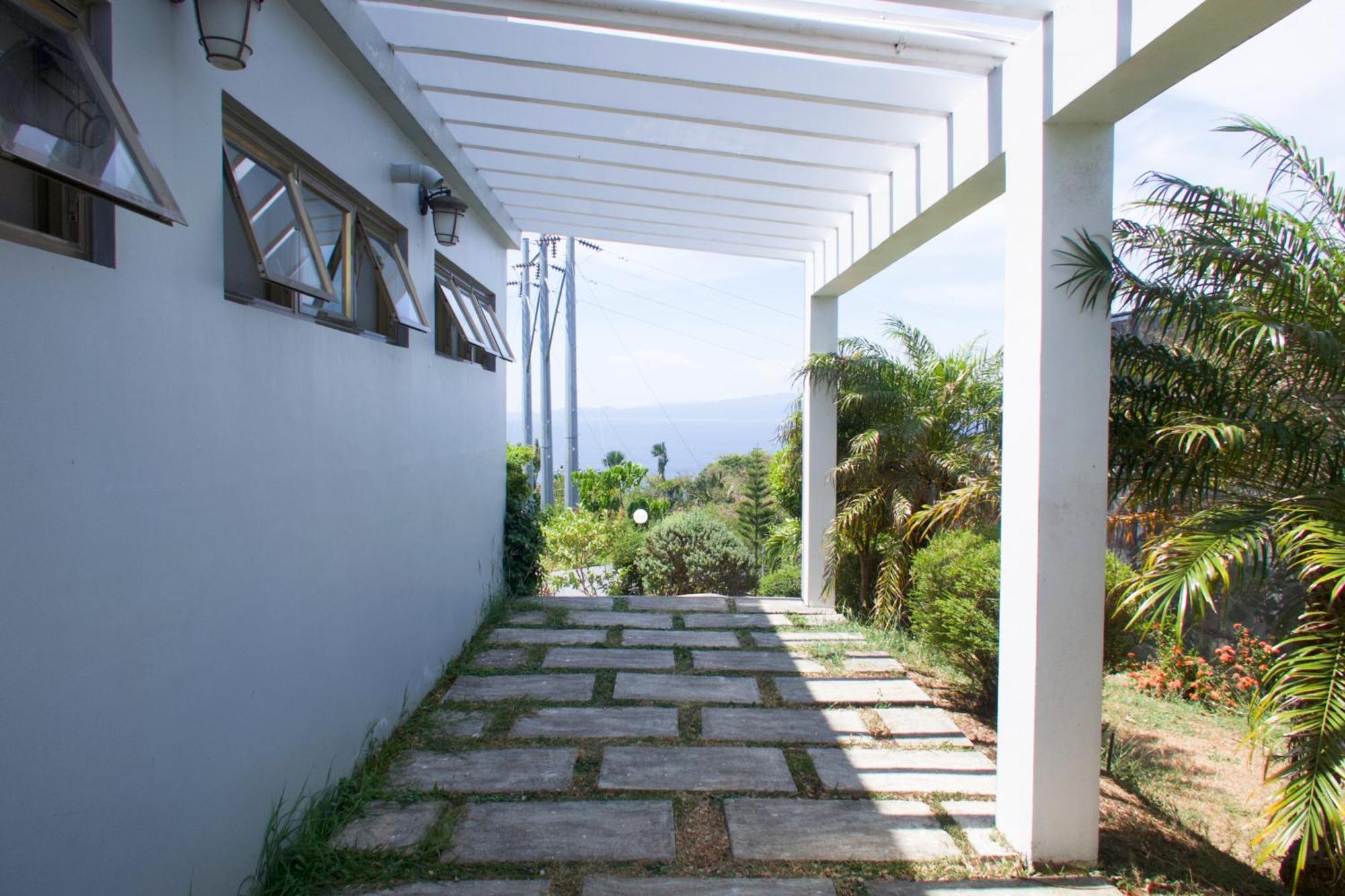 Av Suites Puerto Galera Eksteriør bilde